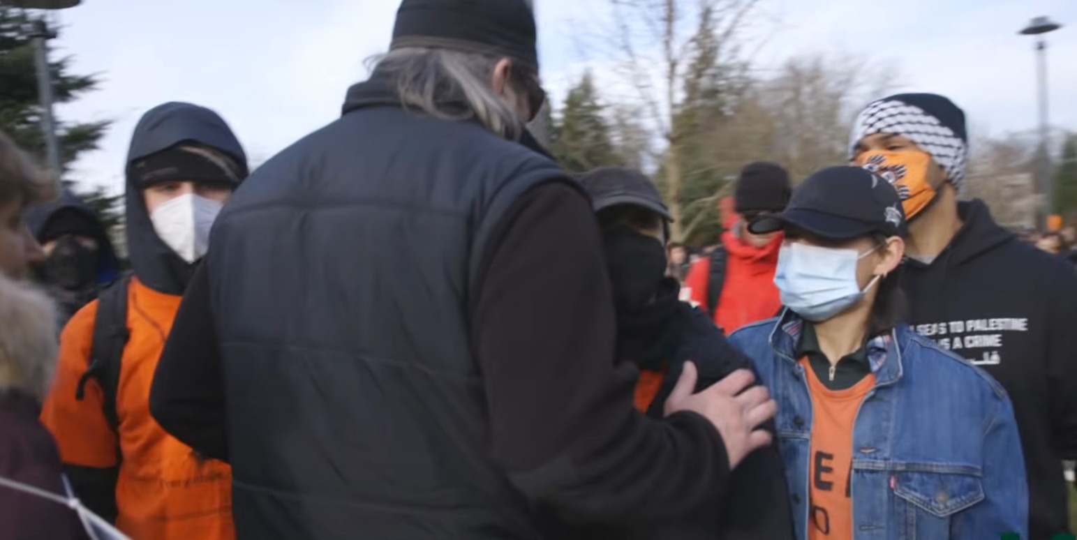 Andrew Brougham guarding Widdowson at UBC